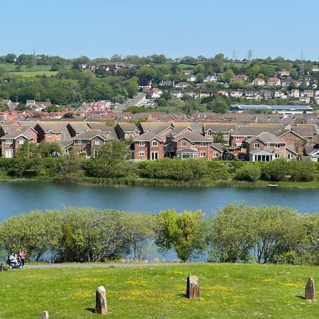 Stunning 2 Bed House Near Coastal Path/Lake/Beach Llanelli Exterior foto